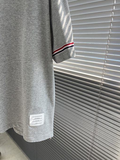 トムブラウンスーパーコピー ダブルスリーブのストライプ柄半袖Tシャツ