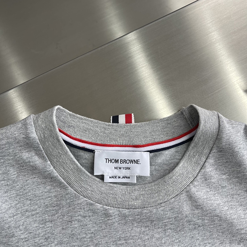 トムブラウンスーパーコピー ダブルスリーブのストライプ柄半袖Tシャツ