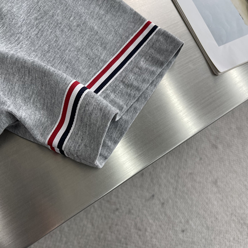 トムブラウンスーパーコピー ダブルスリーブのストライプ柄半袖Tシャツ