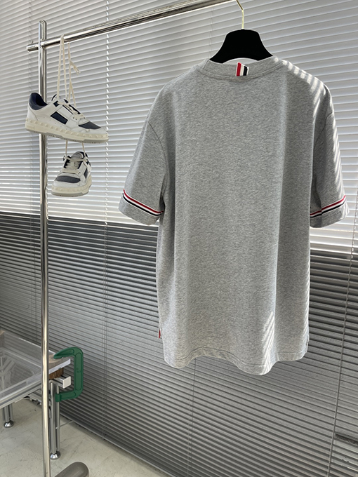 トムブラウンスーパーコピー ダブルスリーブのストライプ柄半袖Tシャツ