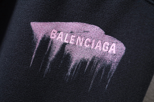 バレンシアガ BALENCIAGA クラシックな英字ロゴ刺繍とインクが飛び散ったようなデザインのカジュアルスポーツパンツ