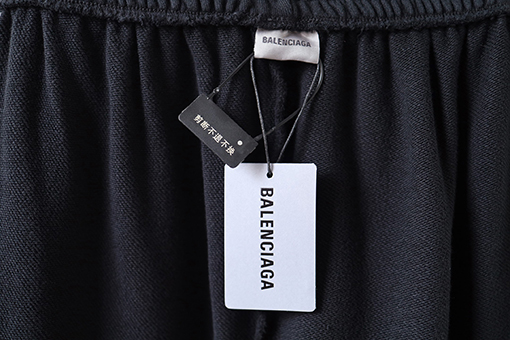 バレンシアガ BALENCIAGA クラシックな英字ロゴ刺繍とインクが飛び散ったようなデザインのカジュアルスポーツパンツ