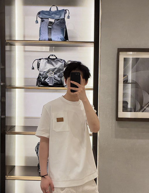 フェンディ レザーロゴ入り半袖Tシャツ