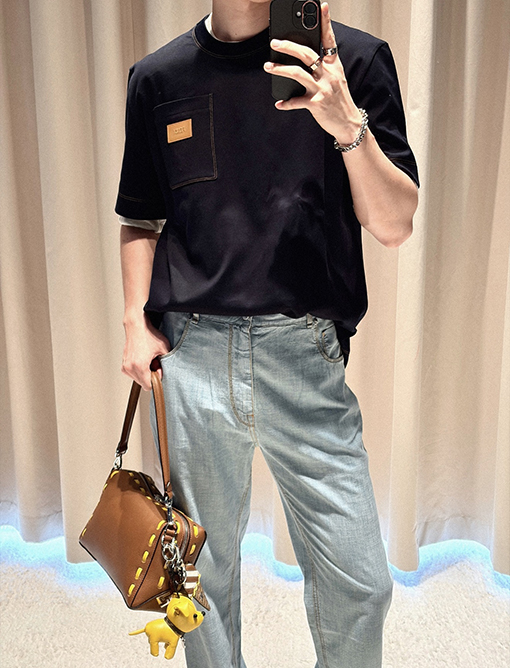 フェンディ レザーロゴ入り半袖Tシャツ