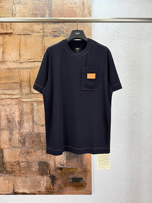 フェンディ レザーロゴ入り半袖Tシャツ