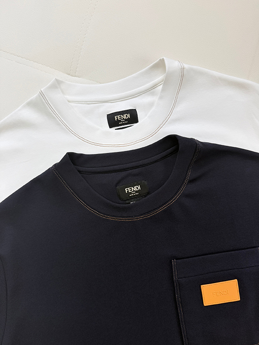 フェンディ レザーロゴ入り半袖Tシャツ