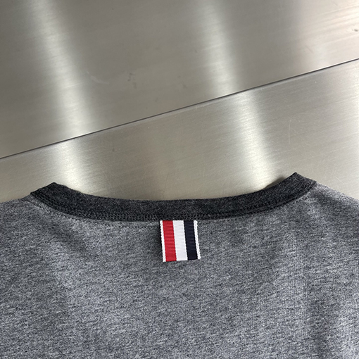 トムブラウン 新作 ラウンドネック ストライプ ピケ 半袖Tシャツ