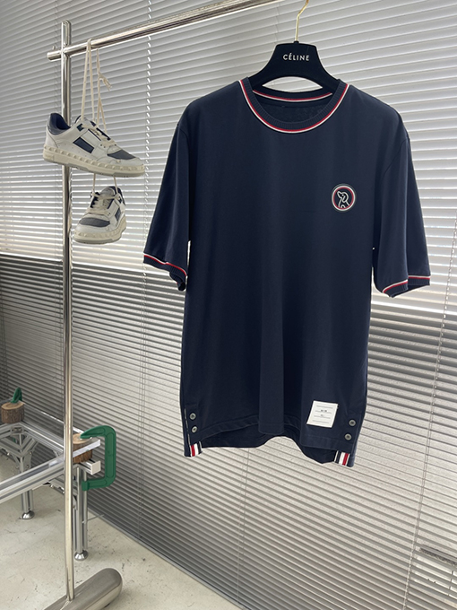トムブラウンコピー 胸に鳥のロゴ入りクルーネックの半袖Tシャツ