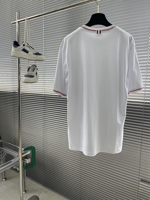 トムブラウンコピー 胸に鳥のロゴ入りクルーネックの半袖Tシャツ