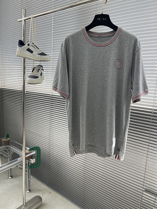 トムブラウンコピー 胸に鳥のロゴ入りクルーネックの半袖Tシャツ