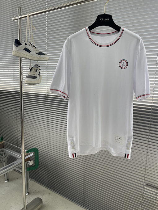 トムブラウンコピー 胸に鳥のロゴ入りクルーネックの半袖Tシャツ