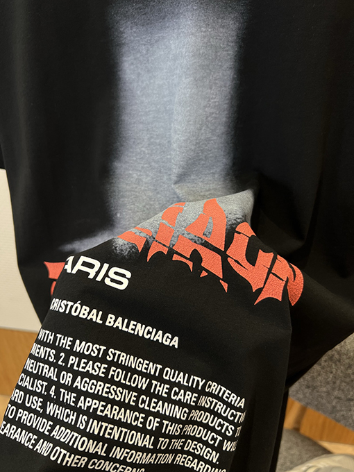 バレンシアガ BALENCIAGA ダークカラーのダメージプリント半袖Tシャツ
