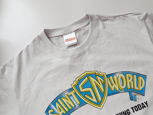 セントマイケルスーパーコピー SAINT WORLD HARSH REALITY OF LIVING TODAY プリント柄の半袖Tシャツ