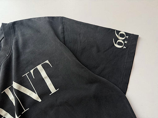 セントマイケル 胸に「SAINT」のロゴが入った半袖Tシャツ