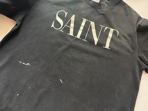 セントマイケル 胸に「SAINT」のロゴが入った半袖Tシャツ