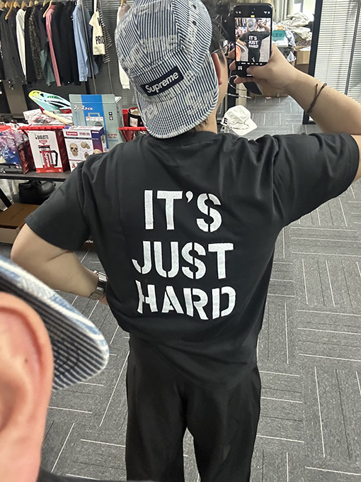 シュプリーム SUPREME ダメージのレタープリント入り半袖Tシャツ