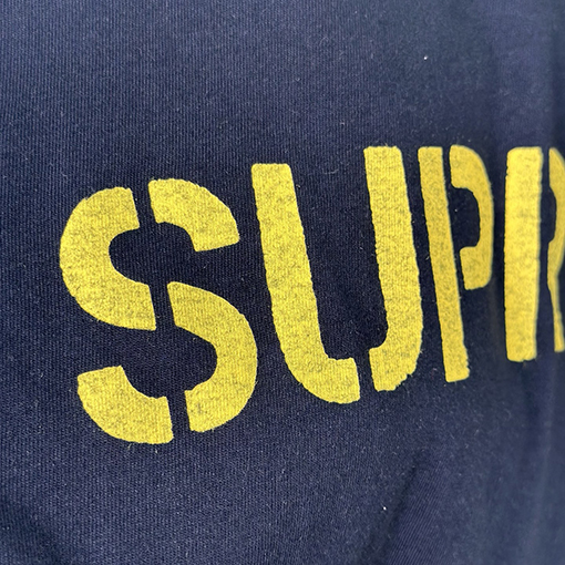 シュプリーム SUPREME ダメージのレタープリント入り半袖Tシャツ