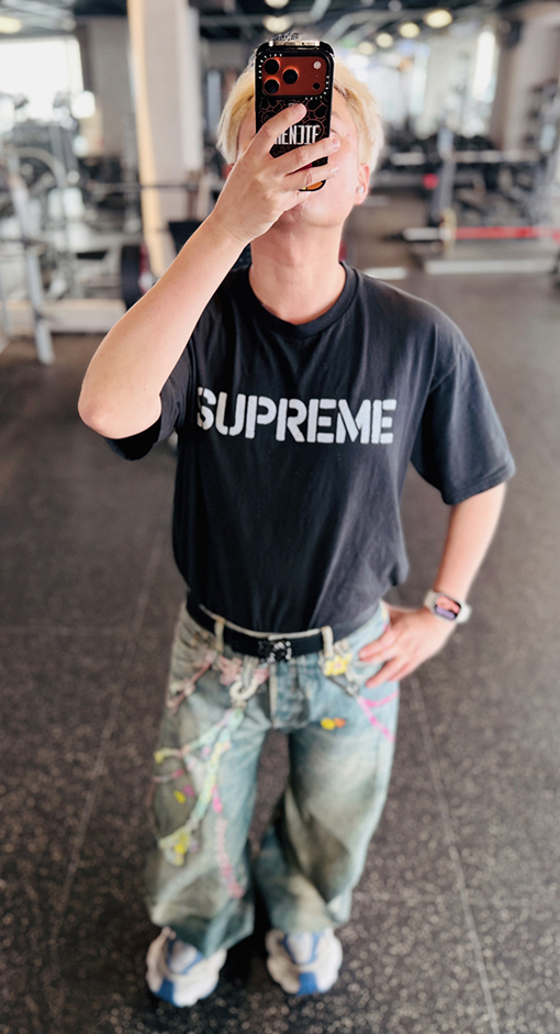 シュプリーム SUPREME ダメージのレタープリント入り半袖Tシャツ
