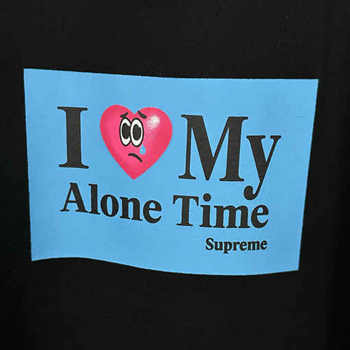 シュプリーム スーパーコピーSUPREME ピンクのハート文字プリント半袖Tシャツ