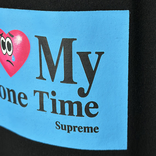 シュプリーム スーパーコピーSUPREME ピンクのハート文字プリント半袖Tシャツ