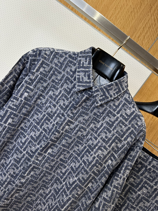 フェンディ ダブルFモノグラム入り半袖シャツとショートパンツのセット
