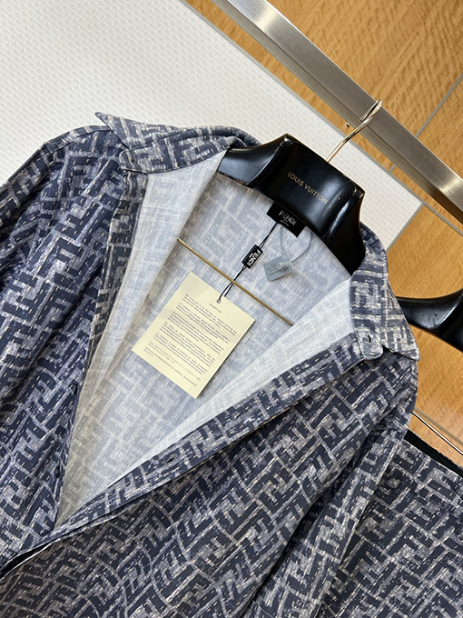 フェンディ ダブルFモノグラム入り半袖シャツとショートパンツのセット