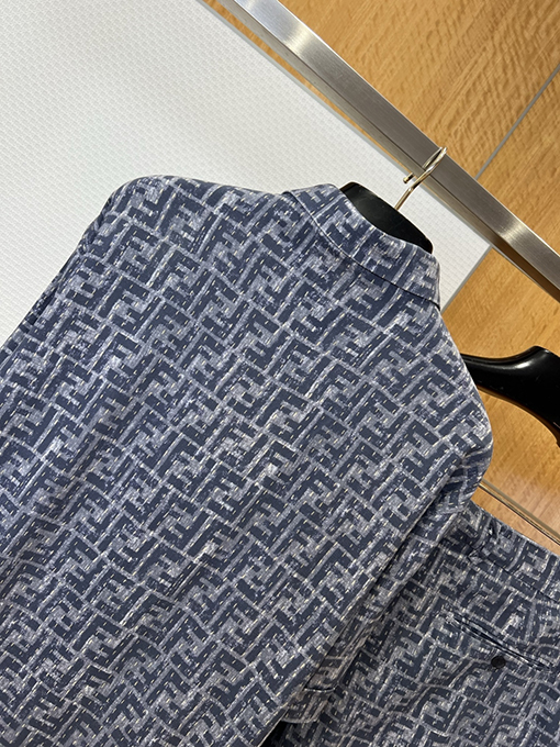 フェンディ ダブルFモノグラム入り半袖シャツとショートパンツのセット