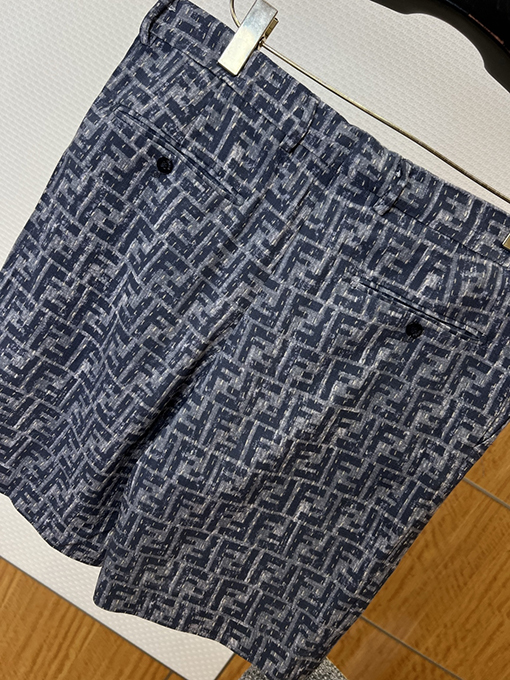 フェンディ ダブルFモノグラム入り半袖シャツとショートパンツのセット