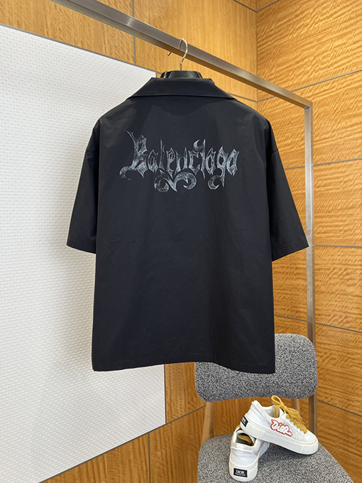 バレンシアガスーパーコピー BALENCIAGA 手書き刺繍入り半袖シャツとショートパンツのセット