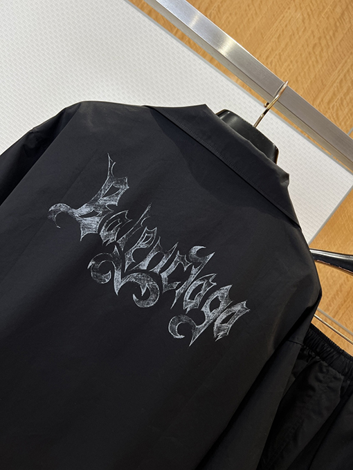 バレンシアガスーパーコピー BALENCIAGA 手書き刺繍入り半袖シャツとショートパンツのセット