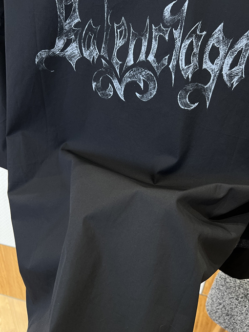 バレンシアガスーパーコピー BALENCIAGA 手書き刺繍入り半袖シャツとショートパンツのセット