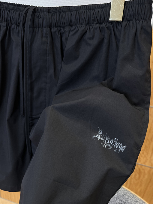 バレンシアガスーパーコピー BALENCIAGA 手書き刺繍入り半袖シャツとショートパンツのセット
