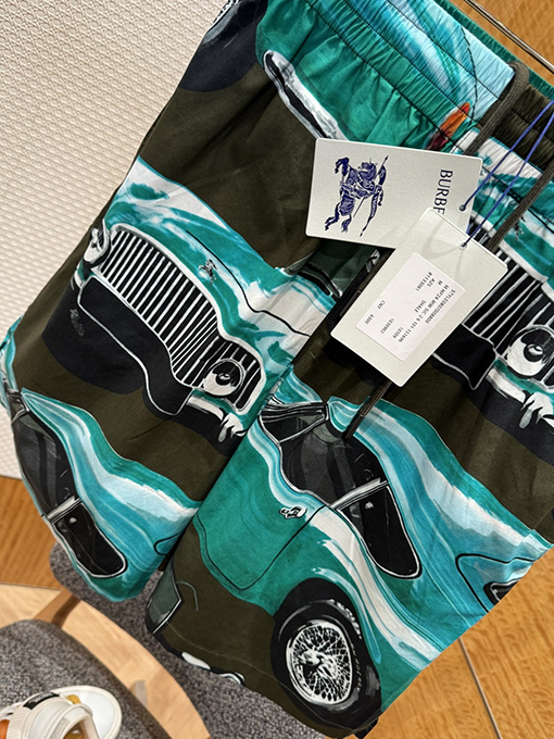 バーバリーコピー 車柄のカジュアルな半袖シャツとショートパンツのセット