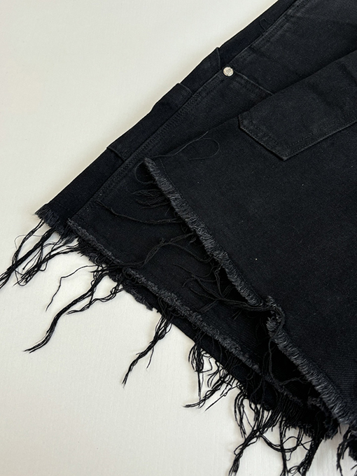クロムハーツ 新作のクロス柄レザー刺繍入りカーゴデニムショーツ