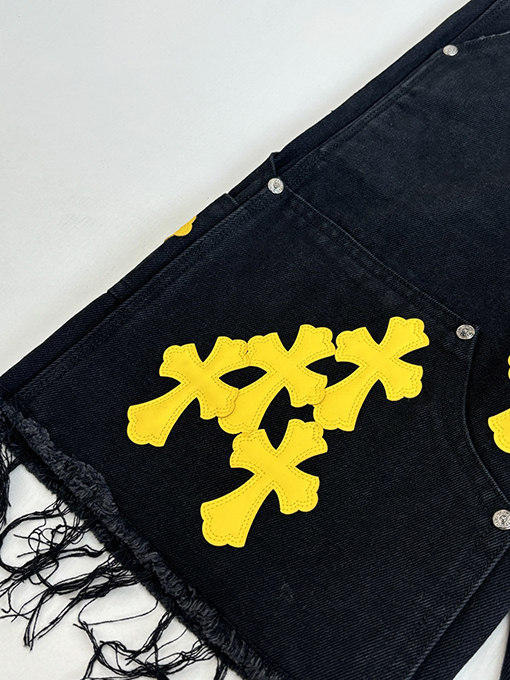クロムハーツスーパーコピー 新作クラシッククロス柄レザー刺繍カーゴデニムショーツ
