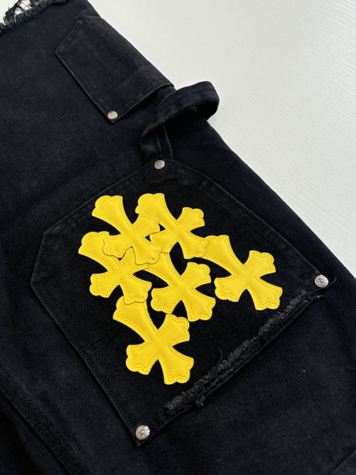 クロムハーツスーパーコピー 新作クラシッククロス柄レザー刺繍カーゴデニムショーツ