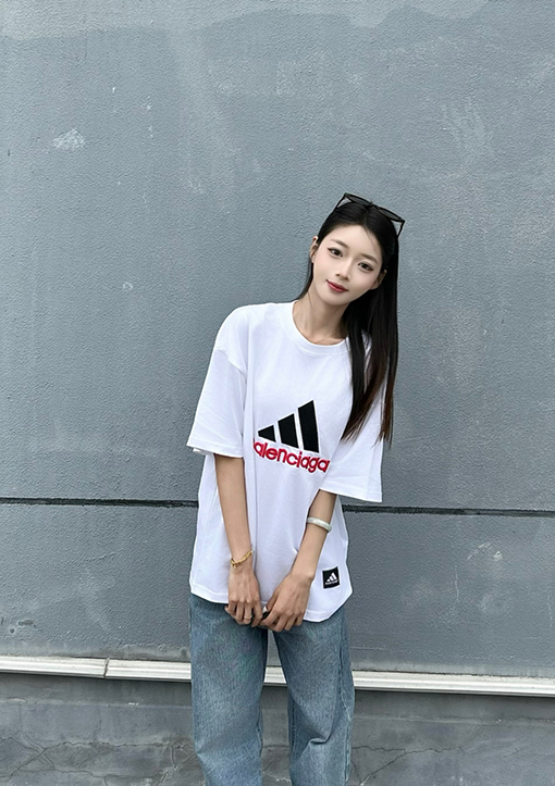 バレンシアガ Balenciaga 刺繍ロゴ入りリバーシブル半袖Tシャツ