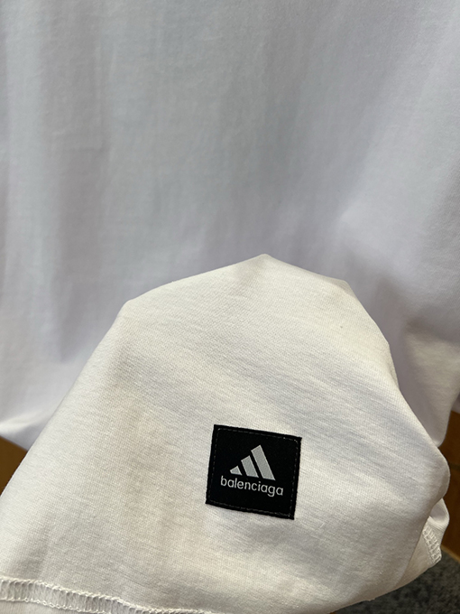 バレンシアガ Balenciaga 刺繍ロゴ入りリバーシブル半袖Tシャツ