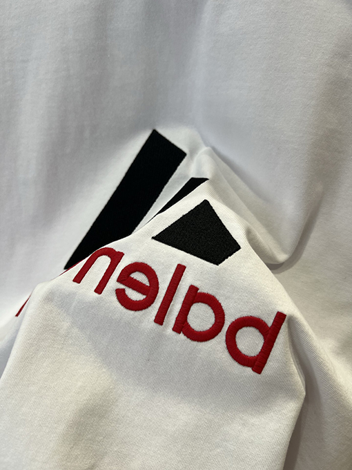 バレンシアガ Balenciaga 刺繍ロゴ入りリバーシブル半袖Tシャツ