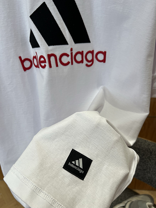 バレンシアガ Balenciaga 刺繍ロゴ入りリバーシブル半袖Tシャツ