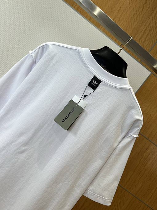 バレンシアガ Balenciaga 刺繍ロゴ入りリバーシブル半袖Tシャツ