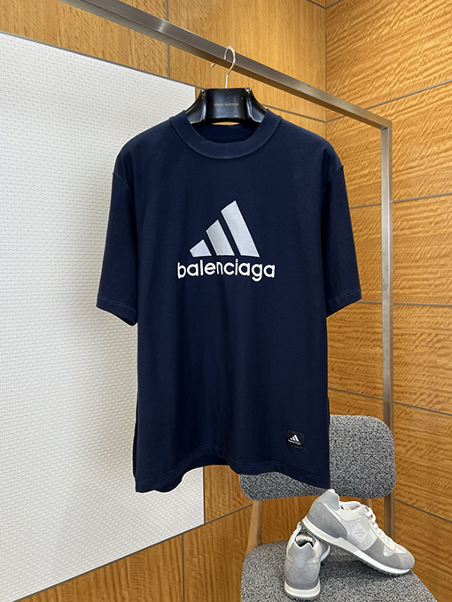 バレンシアガ Balenciaga 刺繍ロゴ入りリバーシブル半袖Tシャツ