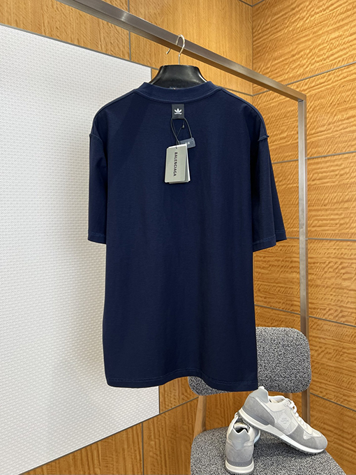 バレンシアガ Balenciaga 刺繍ロゴ入りリバーシブル半袖Tシャツ