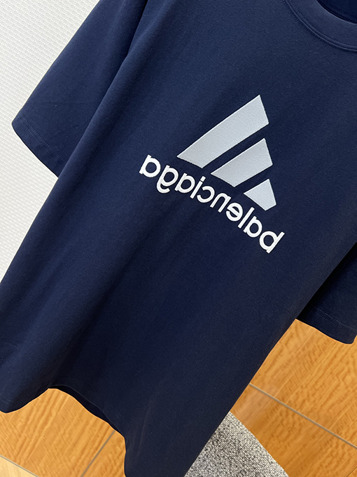 バレンシアガ Balenciaga 刺繍ロゴ入りリバーシブル半袖Tシャツ
