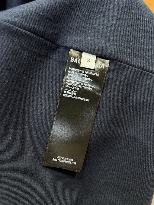 バレンシアガ Balenciaga 刺繍ロゴ入りリバーシブル半袖Tシャツ