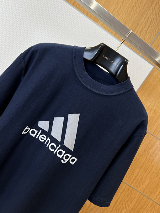 バレンシアガ Balenciaga 刺繍ロゴ入りリバーシブル半袖Tシャツ
