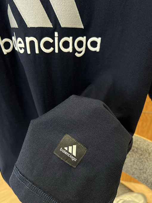 バレンシアガ Balenciaga 刺繍ロゴ入りリバーシブル半袖Tシャツ