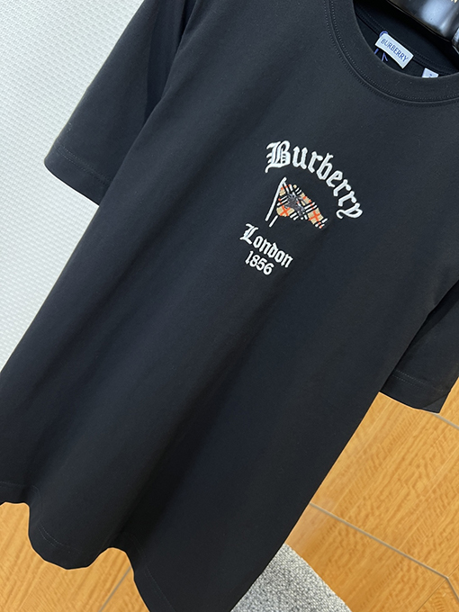 バーバリーコピー BURBERRY クラシックな刺繍ロゴ入りコットン半袖Tシャツ