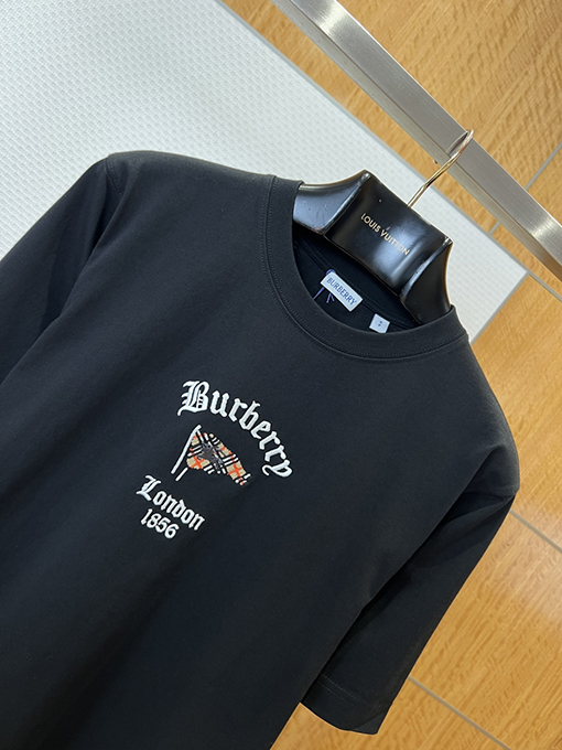 バーバリーコピー BURBERRY クラシックな刺繍ロゴ入りコットン半袖Tシャツ