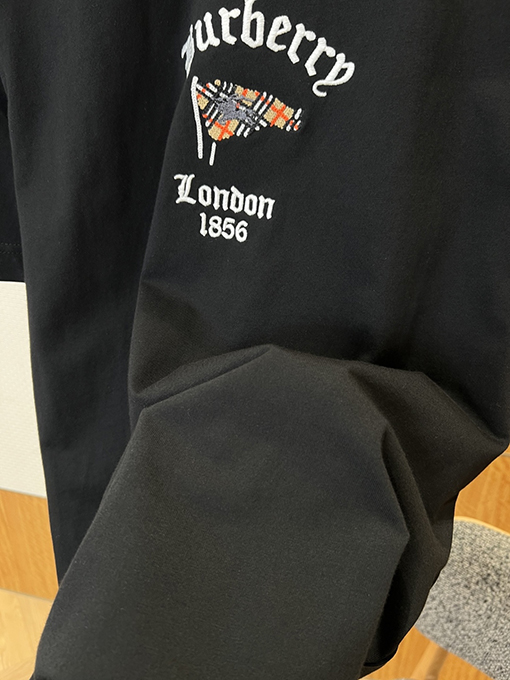 バーバリーコピー BURBERRY クラシックな刺繍ロゴ入りコットン半袖Tシャツ